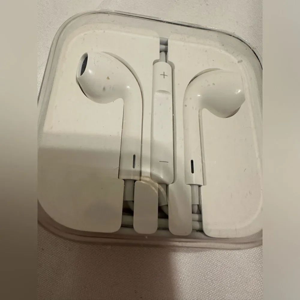 Genuine OEM Apple Wired Stereo Earphones Mic Remote 3.5mm